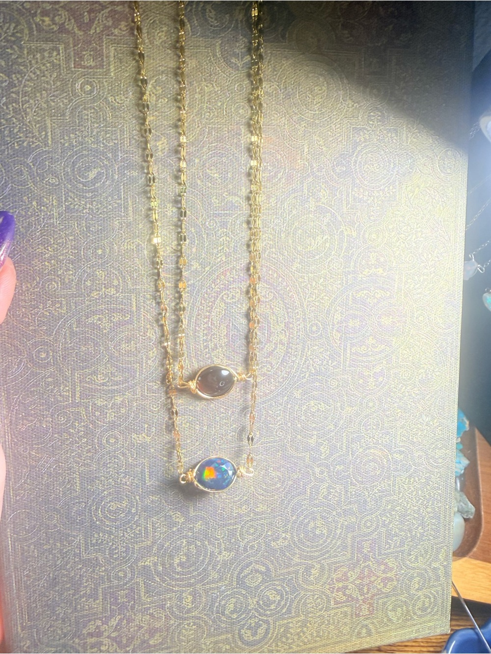 Ayer with opals in show